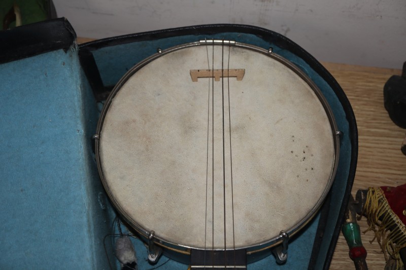 An early 20th century Saxon violin cased with bow and a cased banjo